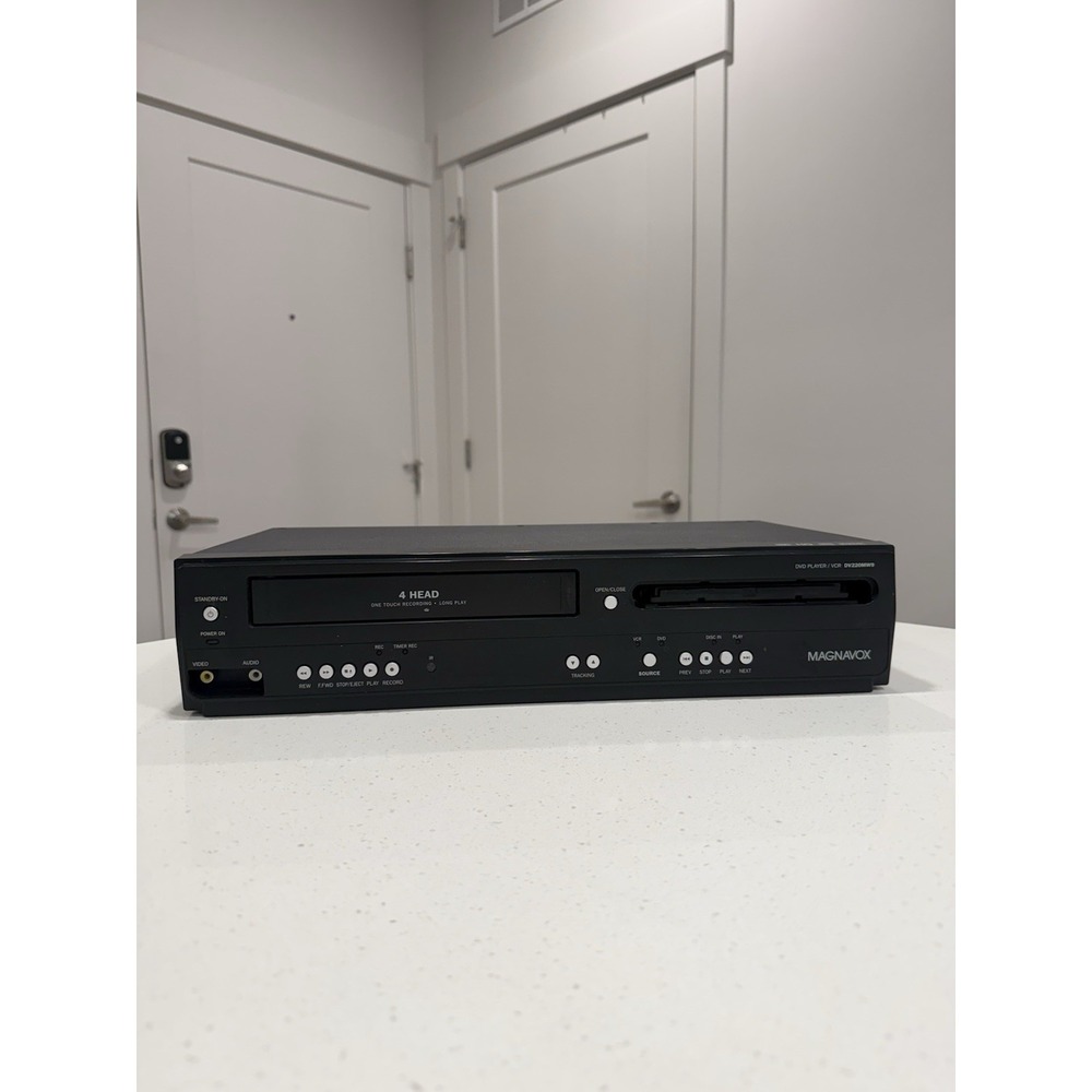 magnavox  vcr dvd combo player DV220MW9 tested No Remote